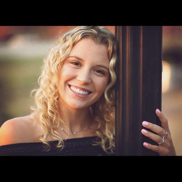 Meet your Posher, Alyssa - Picture 1 of 1